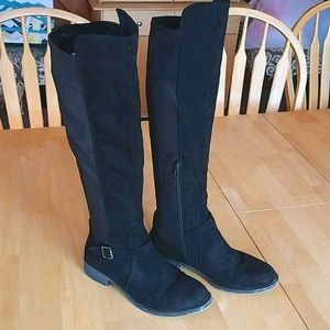Cute knee high stretch boots. Very comfortable!